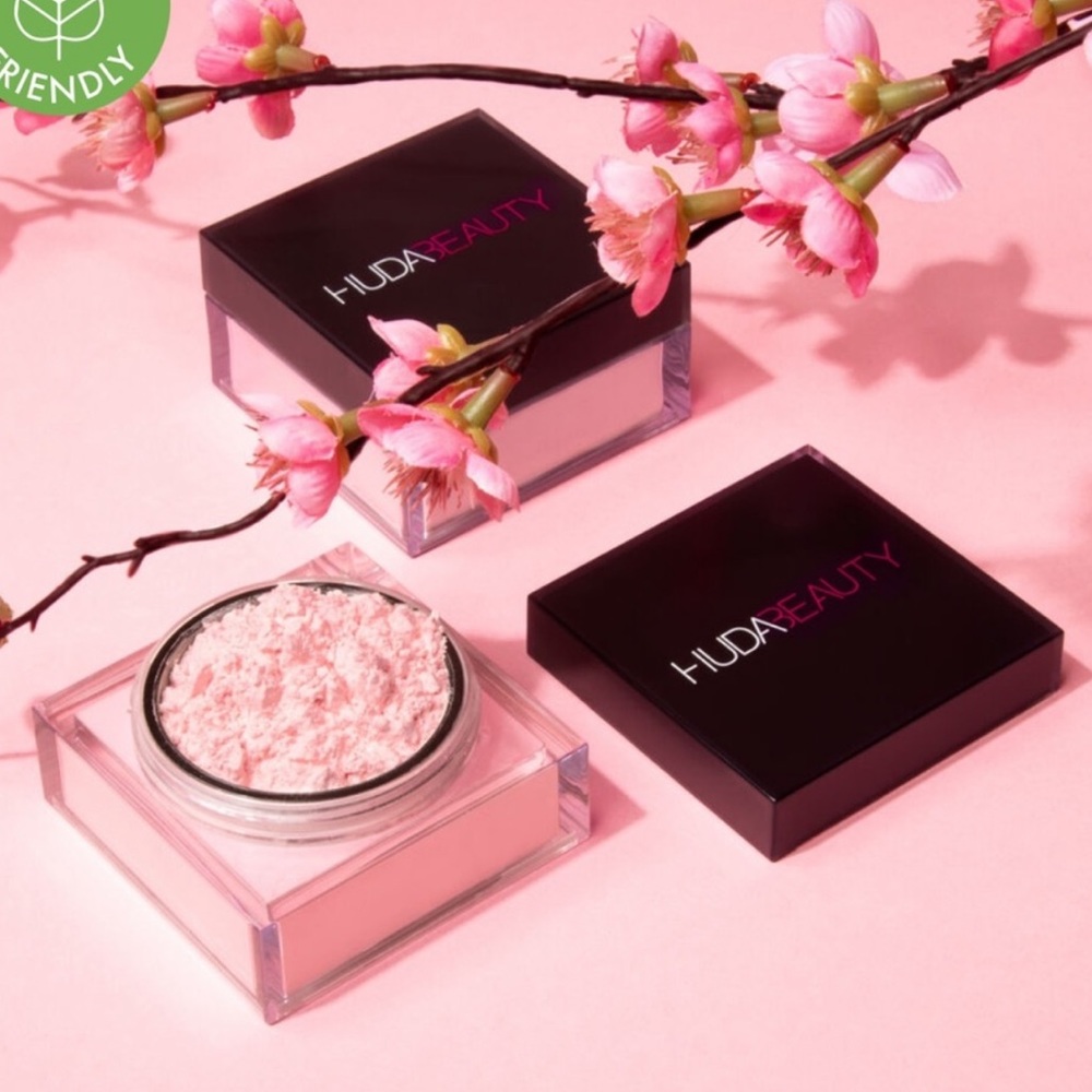 Huda Beauty Easy Bake Loose Baking & Setting Powder- Cherry Blossom 🌸
